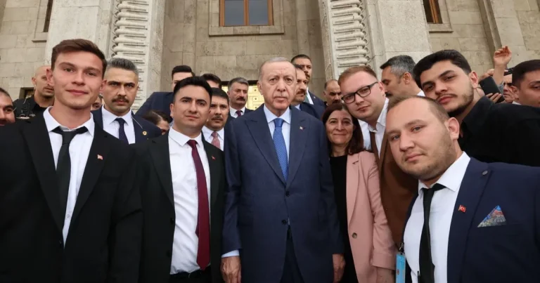 ak-parti-kesan-genclik-kollarindan-ankara-cikarmasi-d1SmpHNP.webp
