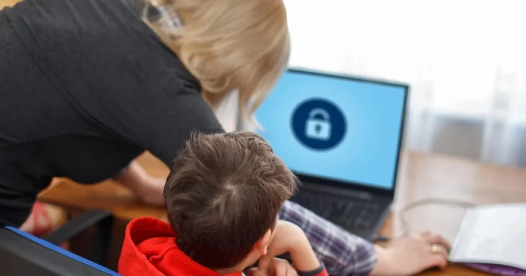 cocuklari-dijital-dunyanin-risklerinden-koruyacagiz-NVdtTkD9.webp