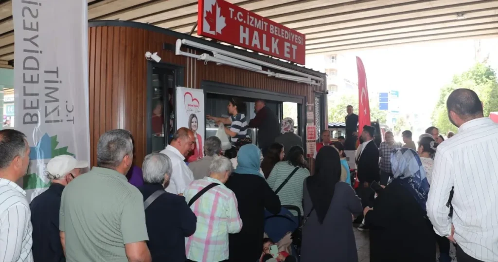 halk-et-mobil-aracina-korfezde-yogun-ilgi-1uwdHuWJ.webp