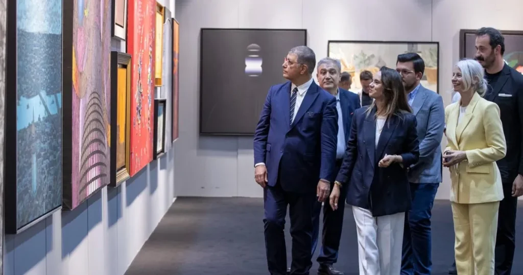 izmir-sanat-ve-antika-fuari-kapilarini-acti-FQymh6LV.webp