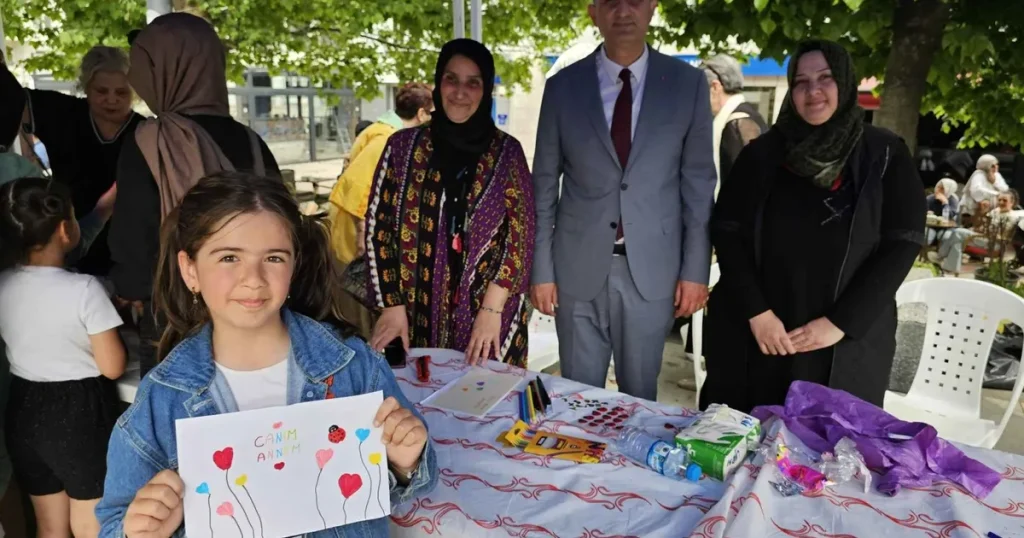 kocaeli-golcuklu-cocuklar-elleriyle-annelerine-hediye-yapti-nL9LwcEH.webp