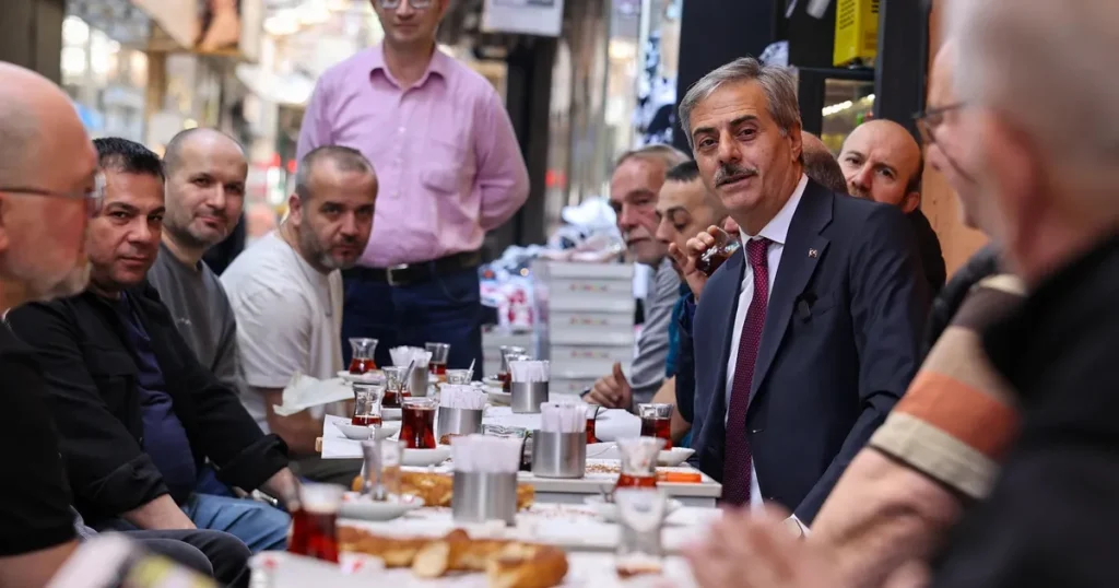 sakarya-uzuncarsida-baskan-alemdar-kunduraci-esnafiyla-bulustu-IaD7dR5j.webp
