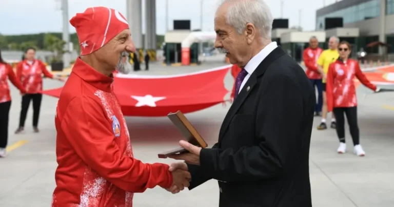 selanikten-alinan-ata-topragi-ipsaladan-anitkabire-ulastirilacak-6x8rDdbn.webp